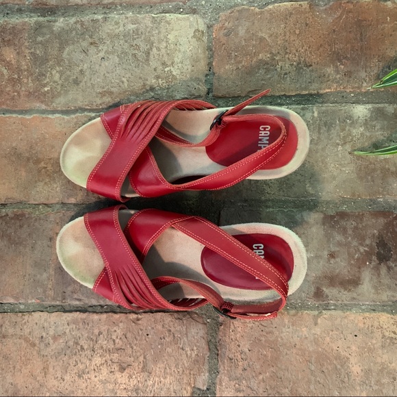 Camper red leather sandals with wood heel. Size 6. - Picture 1 of 6